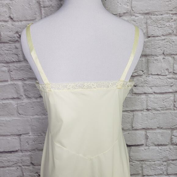 Vintage Heiress Yellow Nylon Full Slip Floral Lace Adjustable Strap 38 Average - Picture 10 of 14